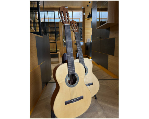 Фото Классическая гитара Perez 600 Spruce Caramelo