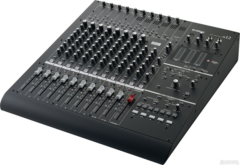 Фото Цифровой микшерный пульт Yamaha N12