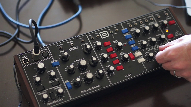Фото Behringer MODEL D